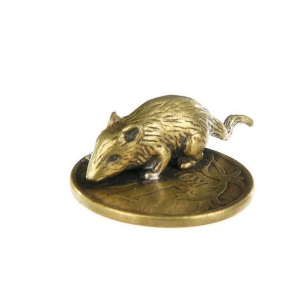 Amulet of a mouse with a coin for good luck in money matters