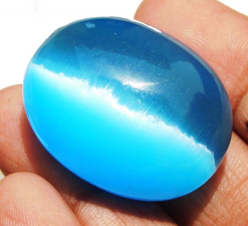the cat's eye stone as an amulet for good luck